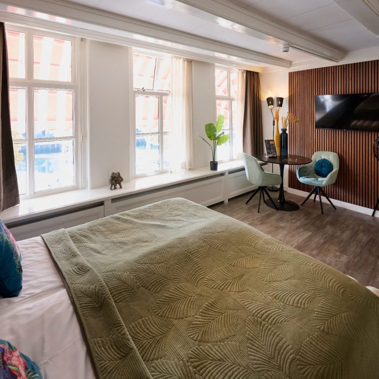 HOTEL ROOMS